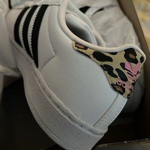 Girls Adidas Cheetah Print Sneakers